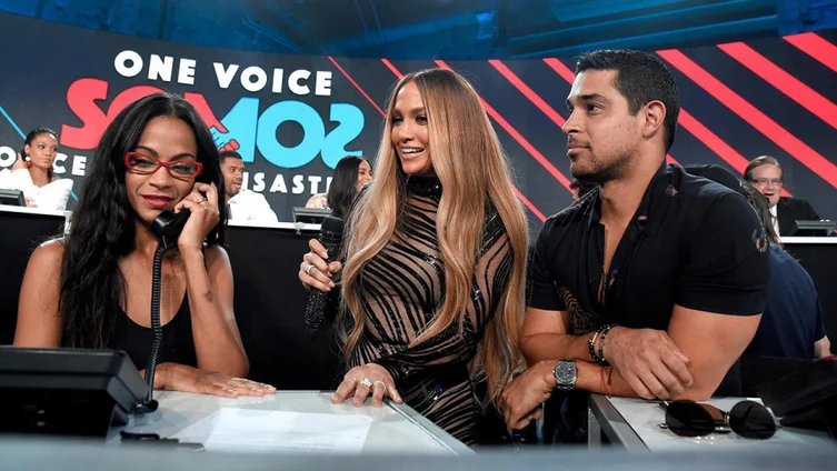 Call center, Jennifer Lopez and Wilmer Valderrama, Somos Una Voz